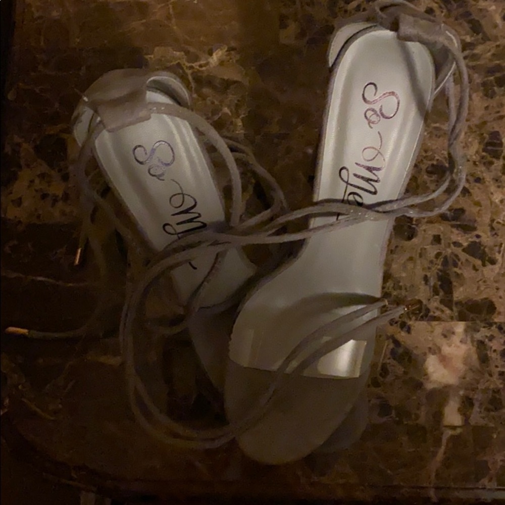 So me gray shoes